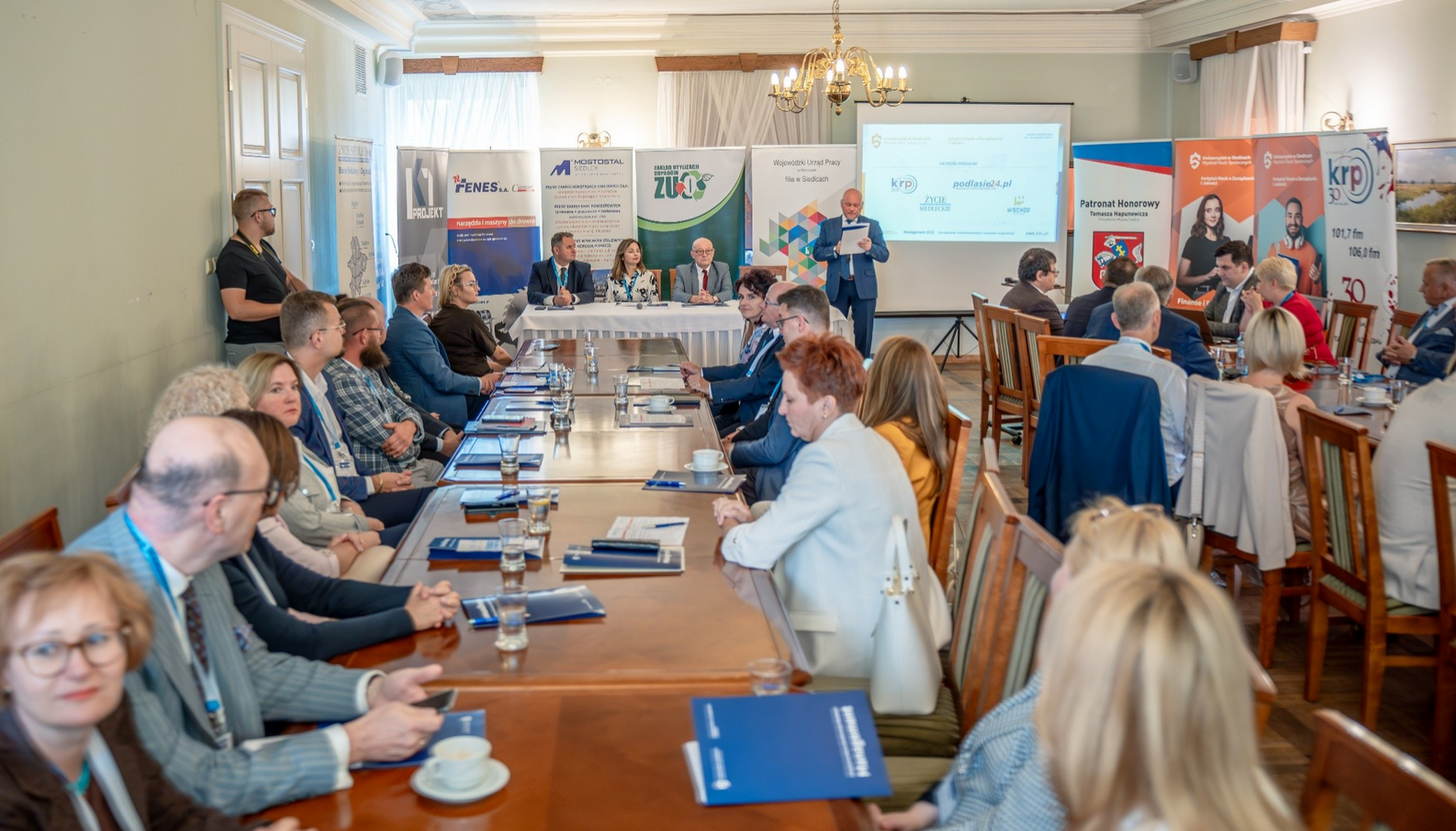 Zespół podczas narady